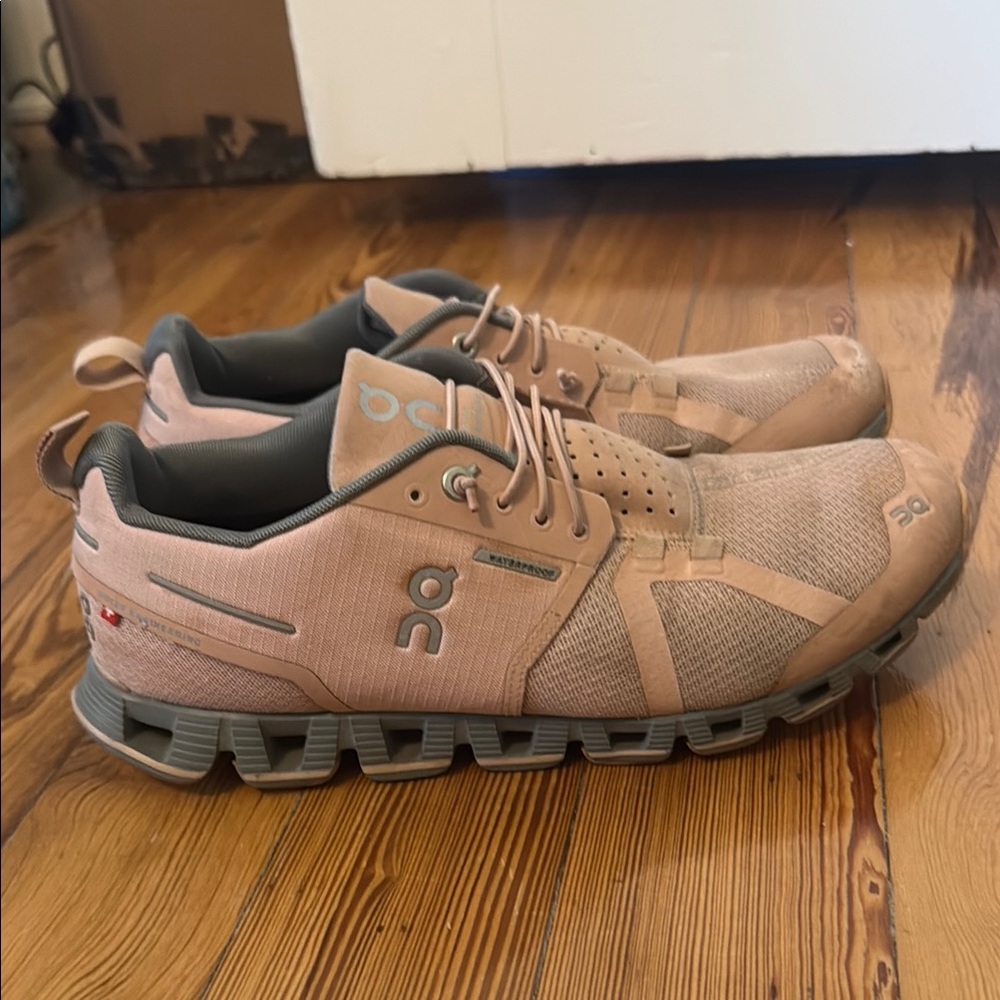 On Running Pink Sneakers with Gray Soles - Picture 5 of 12
